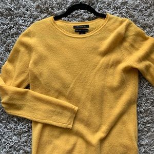 Yellow light solid Tahari Sweater 100% cashmere